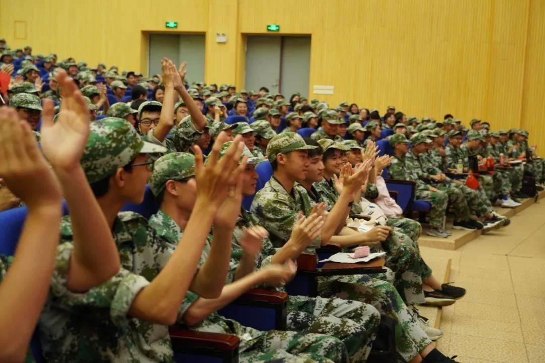 瑞虎八pro浩瀚版有侧面来车后视镜报警吗？游戏画面
